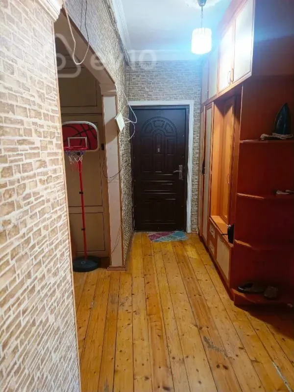 Satılır 3 otaqlı köhnə tikili 70 m²