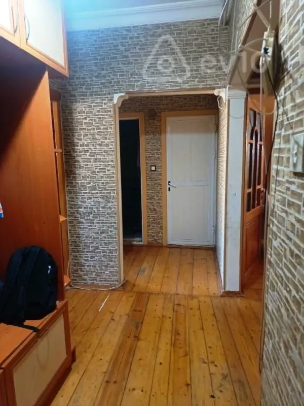 Satılır 3 otaqlı köhnə tikili 70 m²