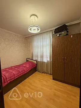 Satılır 3 otaqlı köhnə tikili 55 m²