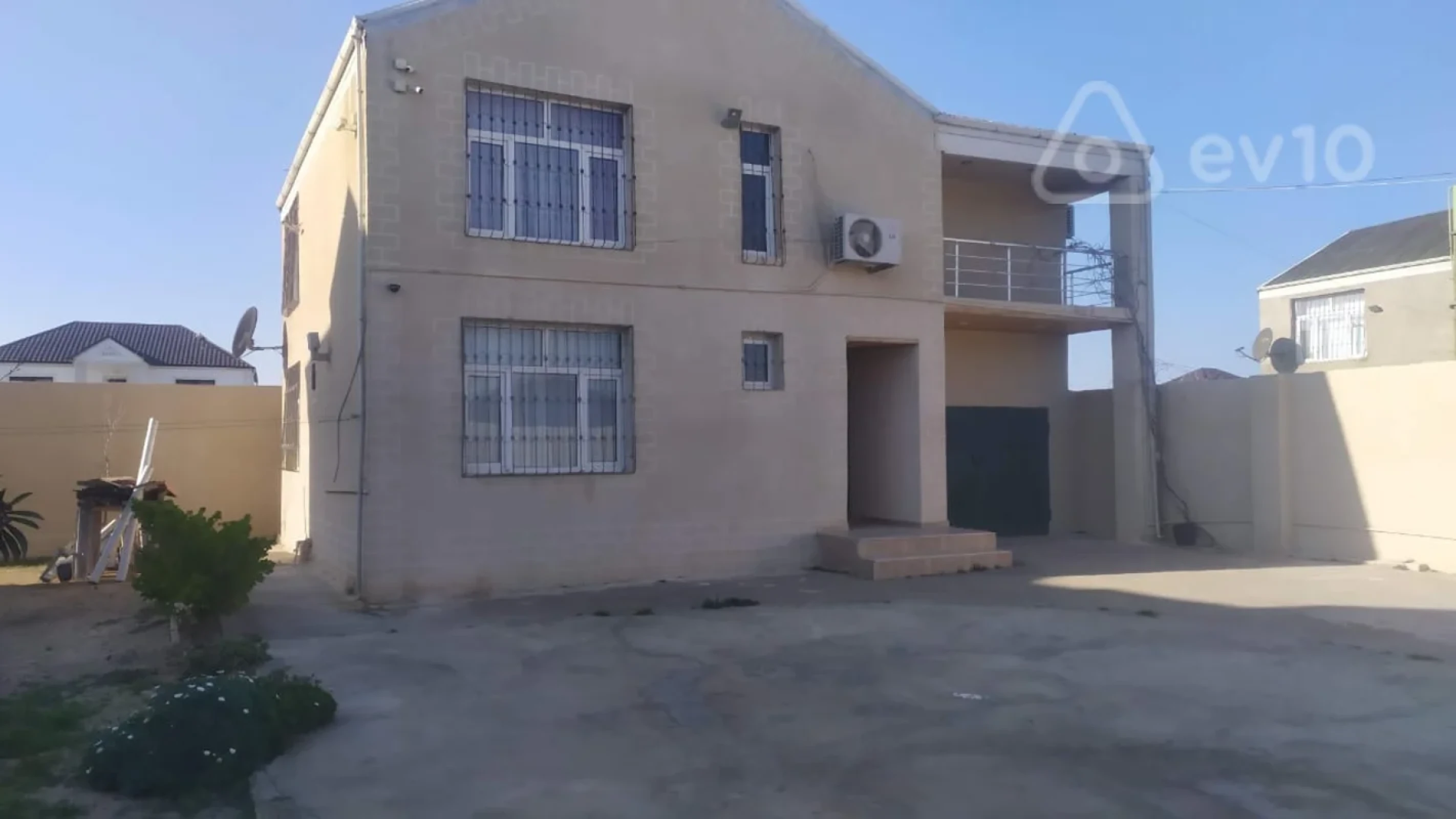 Satılır 4 otaqlı həyət evi 150 m²