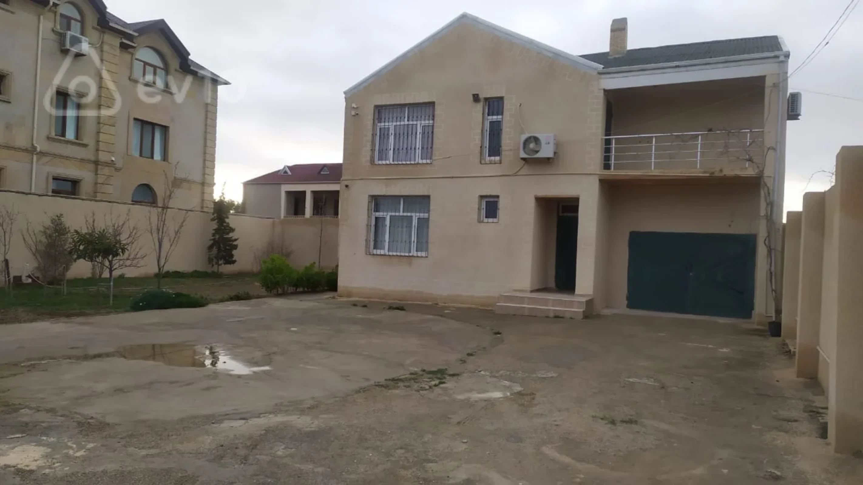 Satılır 4 otaqlı həyət evi 150 m²