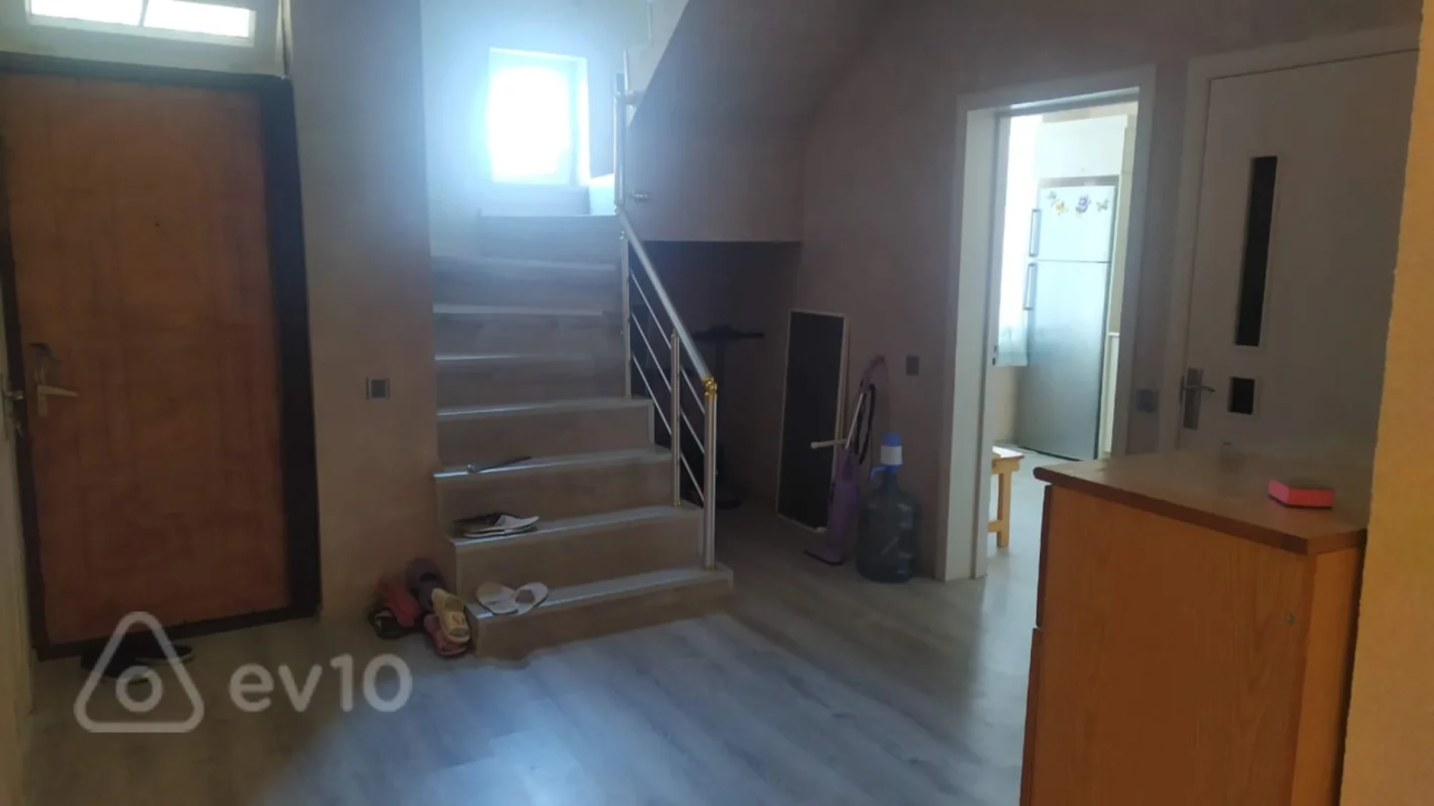 Satılır 4 otaqlı həyət evi 150 m²