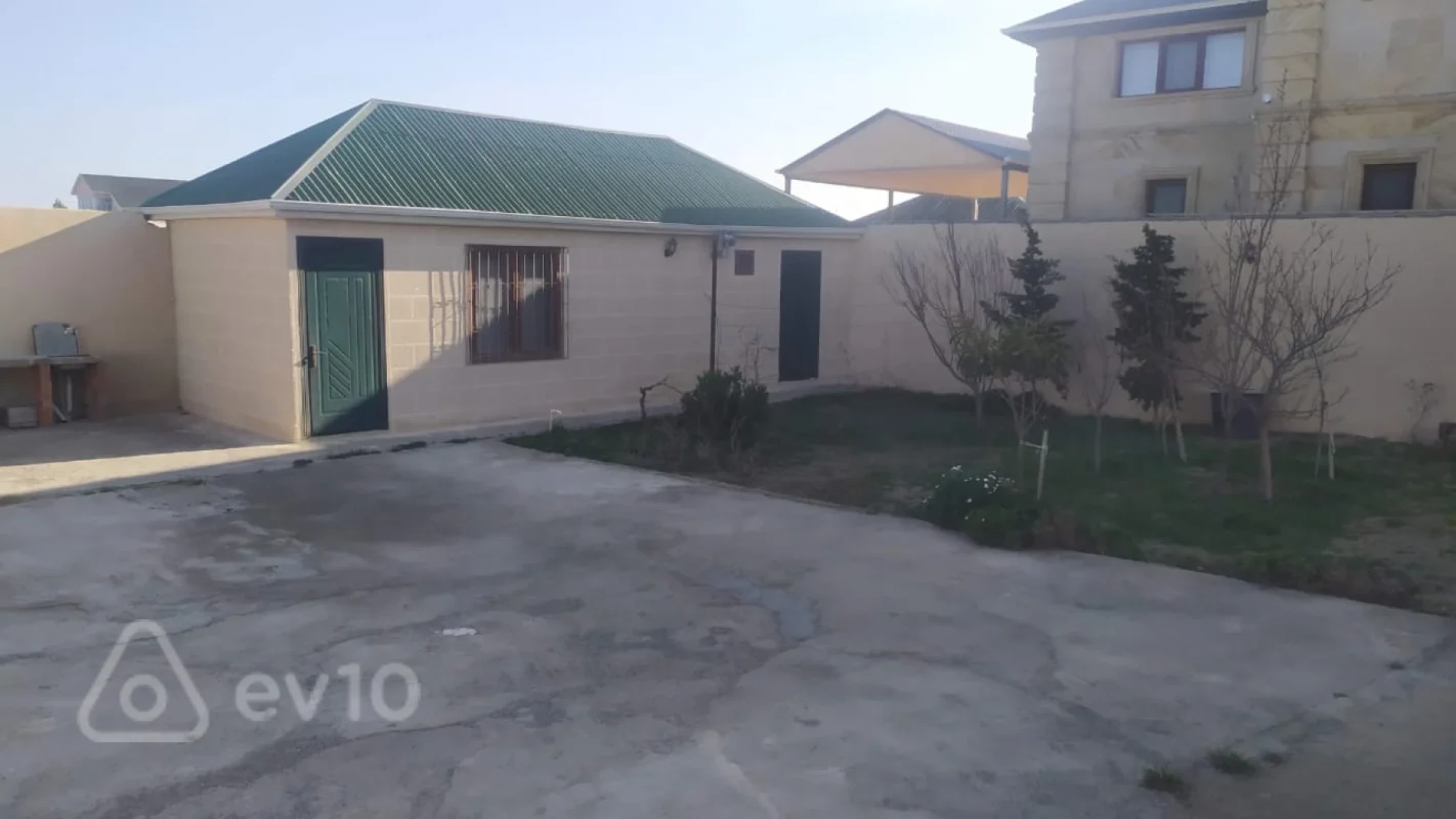 Satılır 4 otaqlı həyət evi 150 m²