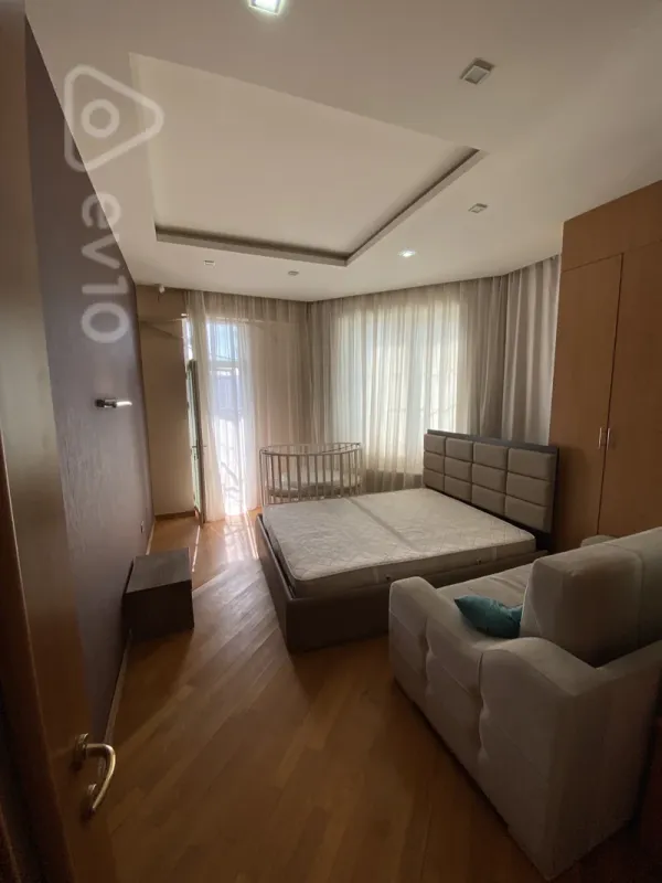 Kirayə verilir 3 otaqlı yeni tikili 135 m²