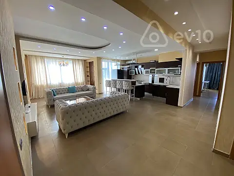 Kirayə verilir 3 otaqlı yeni tikili 135 m²