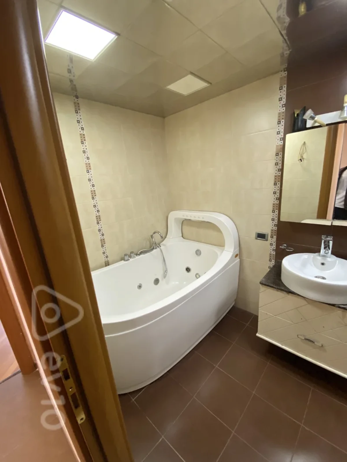 Kirayə verilir 3 otaqlı yeni tikili 135 m²