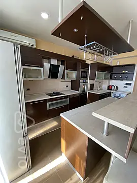 Kirayə verilir 3 otaqlı yeni tikili 135 m²