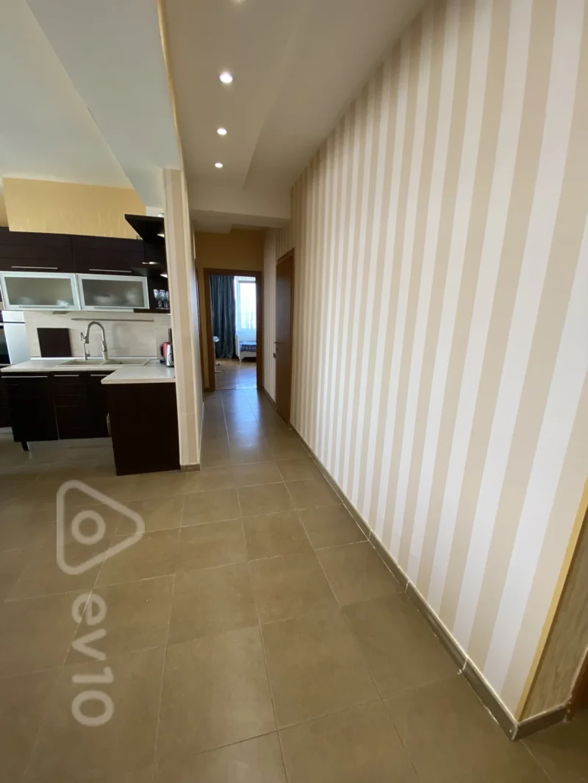 Kirayə verilir 3 otaqlı yeni tikili 135 m²