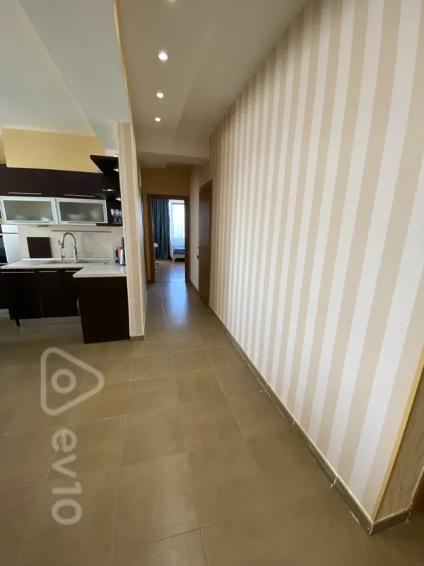 Kirayə verilir 3 otaqlı yeni tikili 135 m²