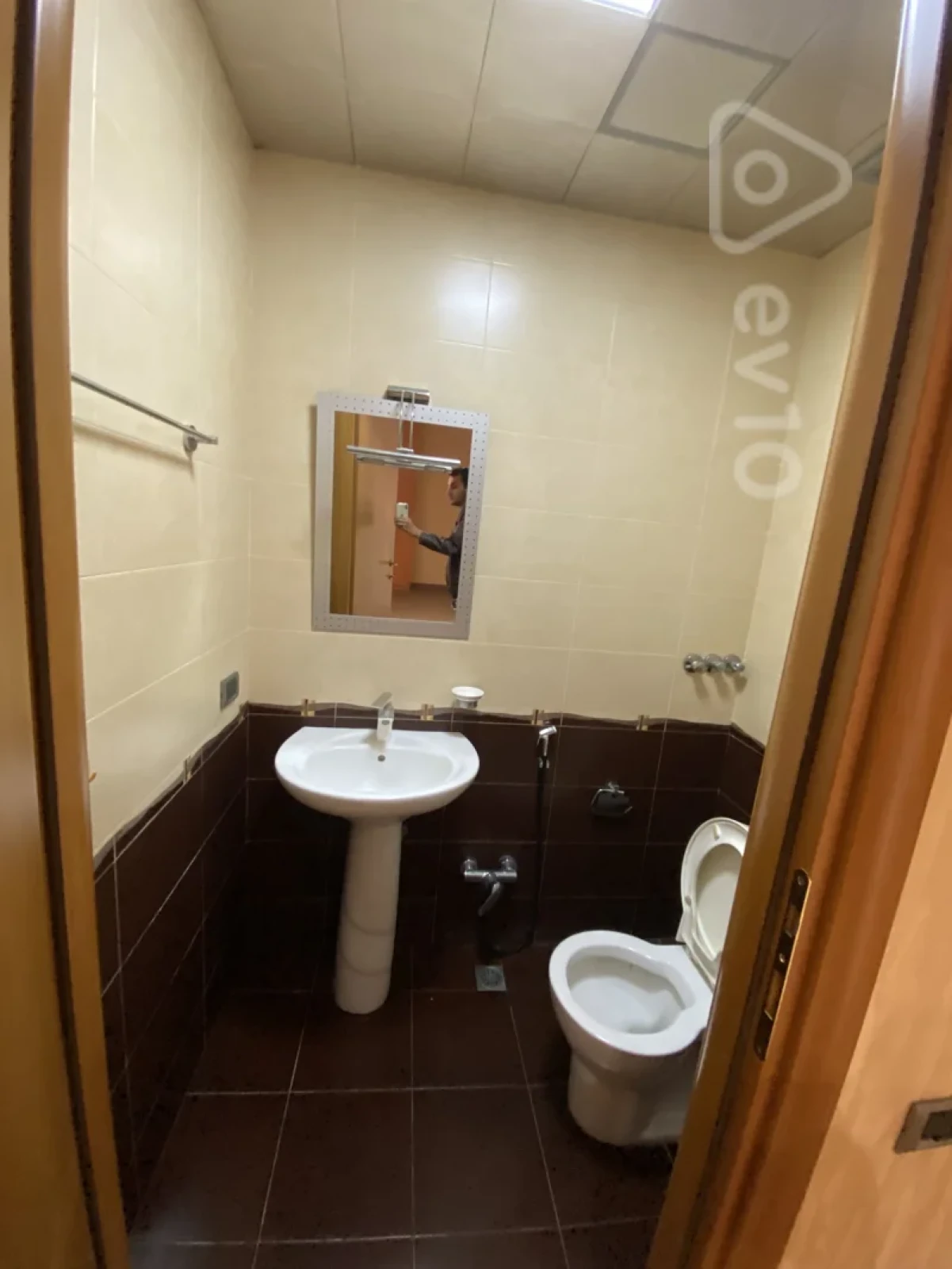 Kirayə verilir 3 otaqlı yeni tikili 135 m²