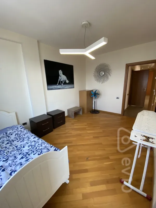 Kirayə verilir 3 otaqlı yeni tikili 135 m²