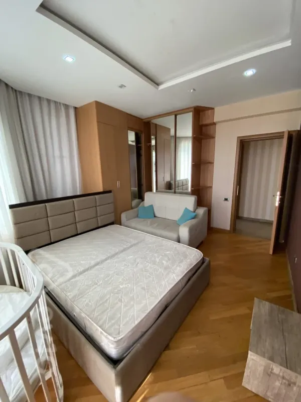 Kirayə verilir 3 otaqlı yeni tikili 135 m²