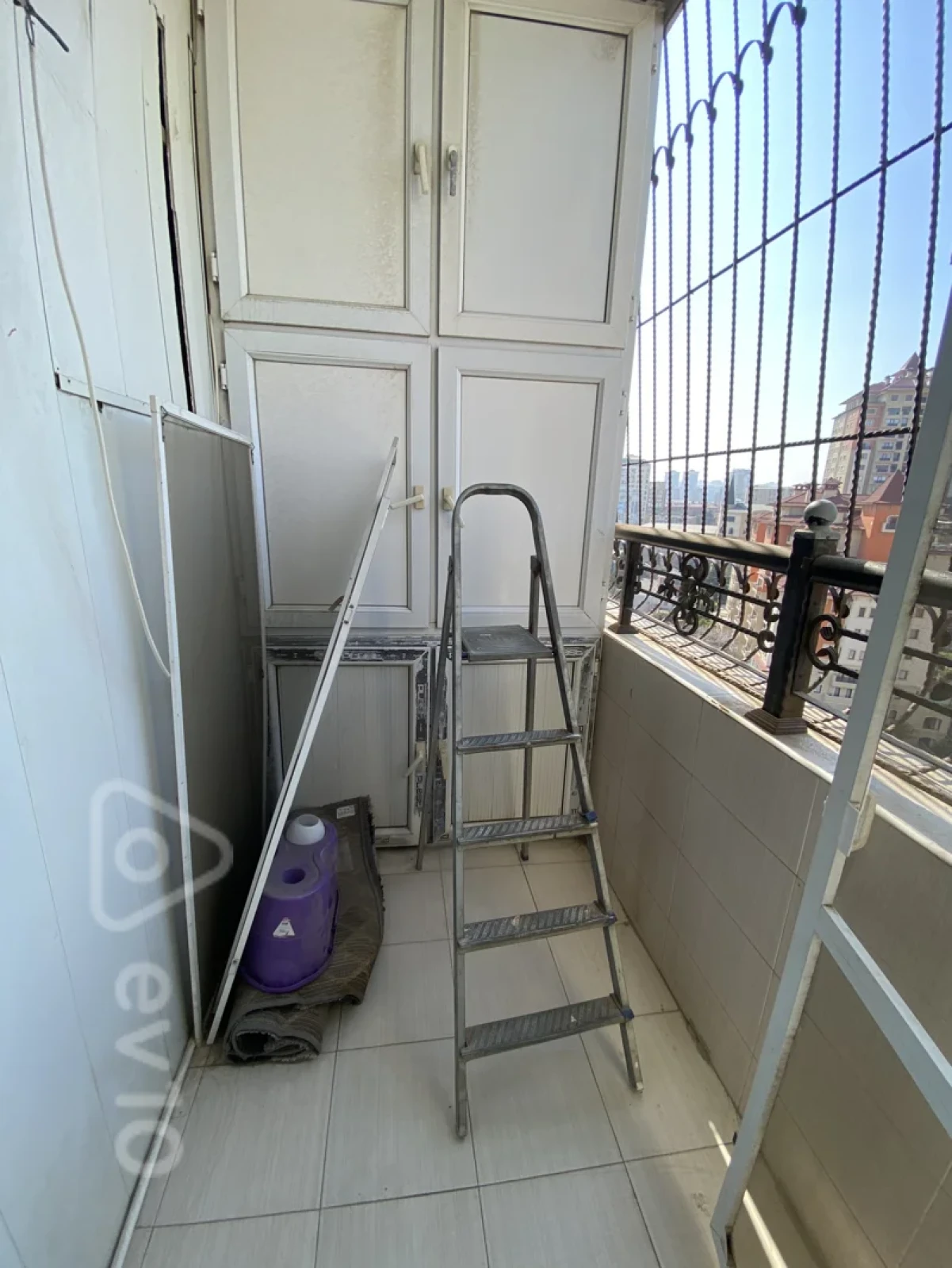 Kirayə verilir 3 otaqlı yeni tikili 135 m²