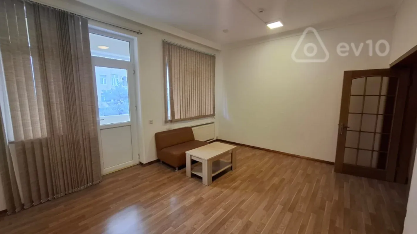 Kirayə verilir 5 otaqlı ofis 240 m²