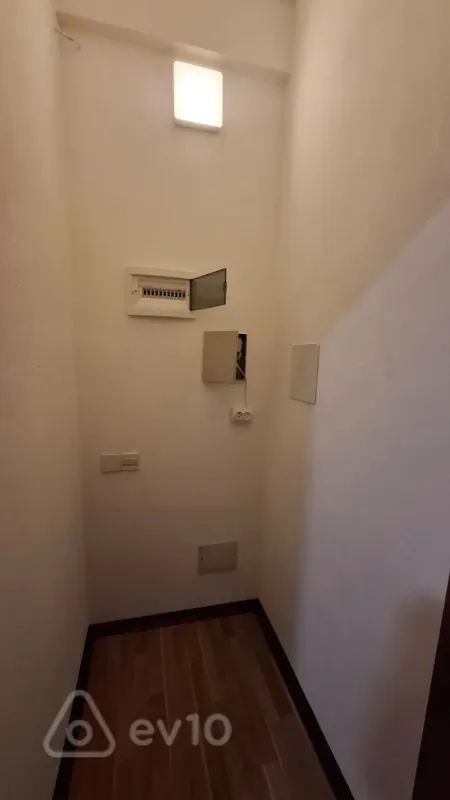 Kirayə verilir 5 otaqlı ofis 240 m²