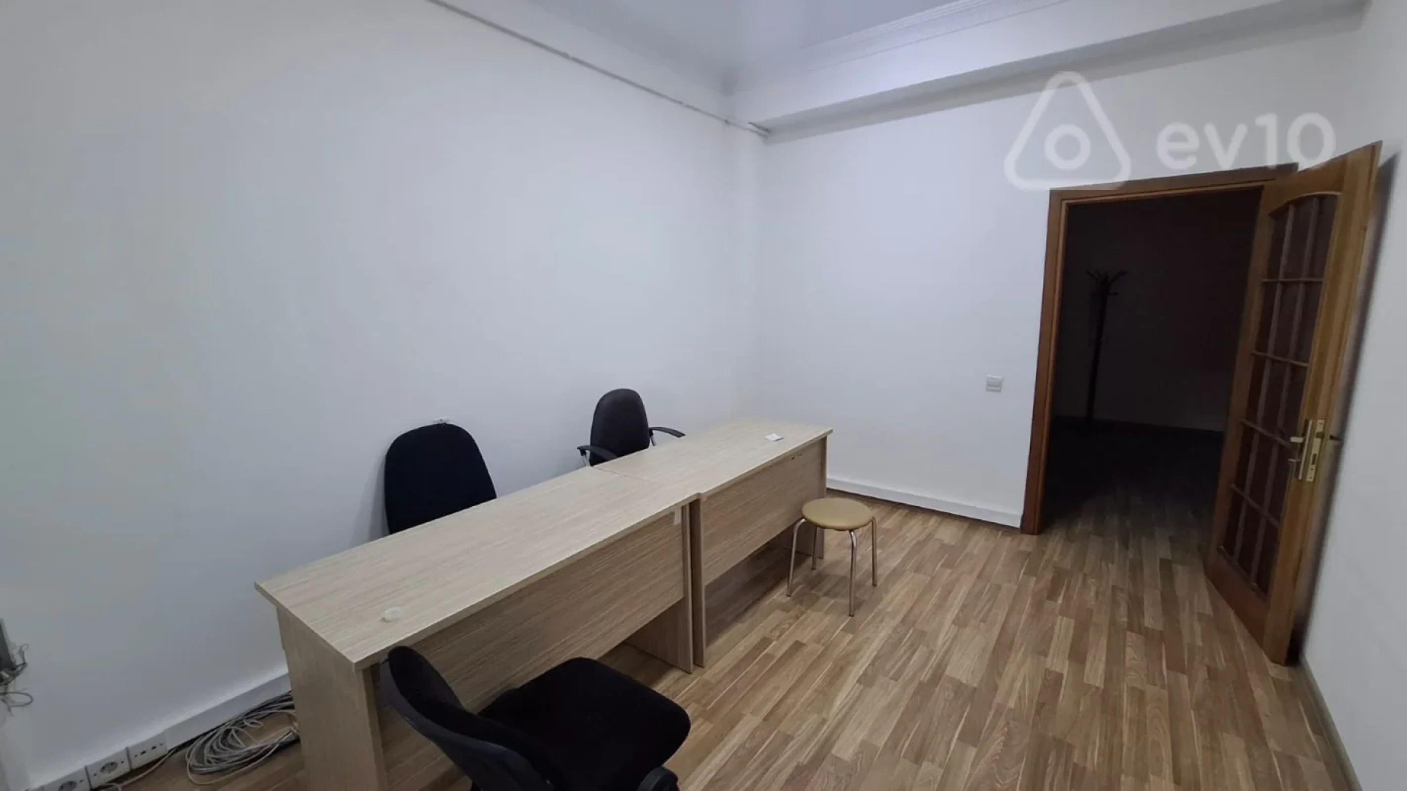 Kirayə verilir 5 otaqlı ofis 240 m²