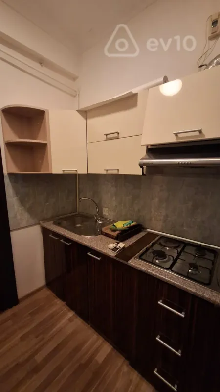 Kirayə verilir 5 otaqlı ofis 240 m²