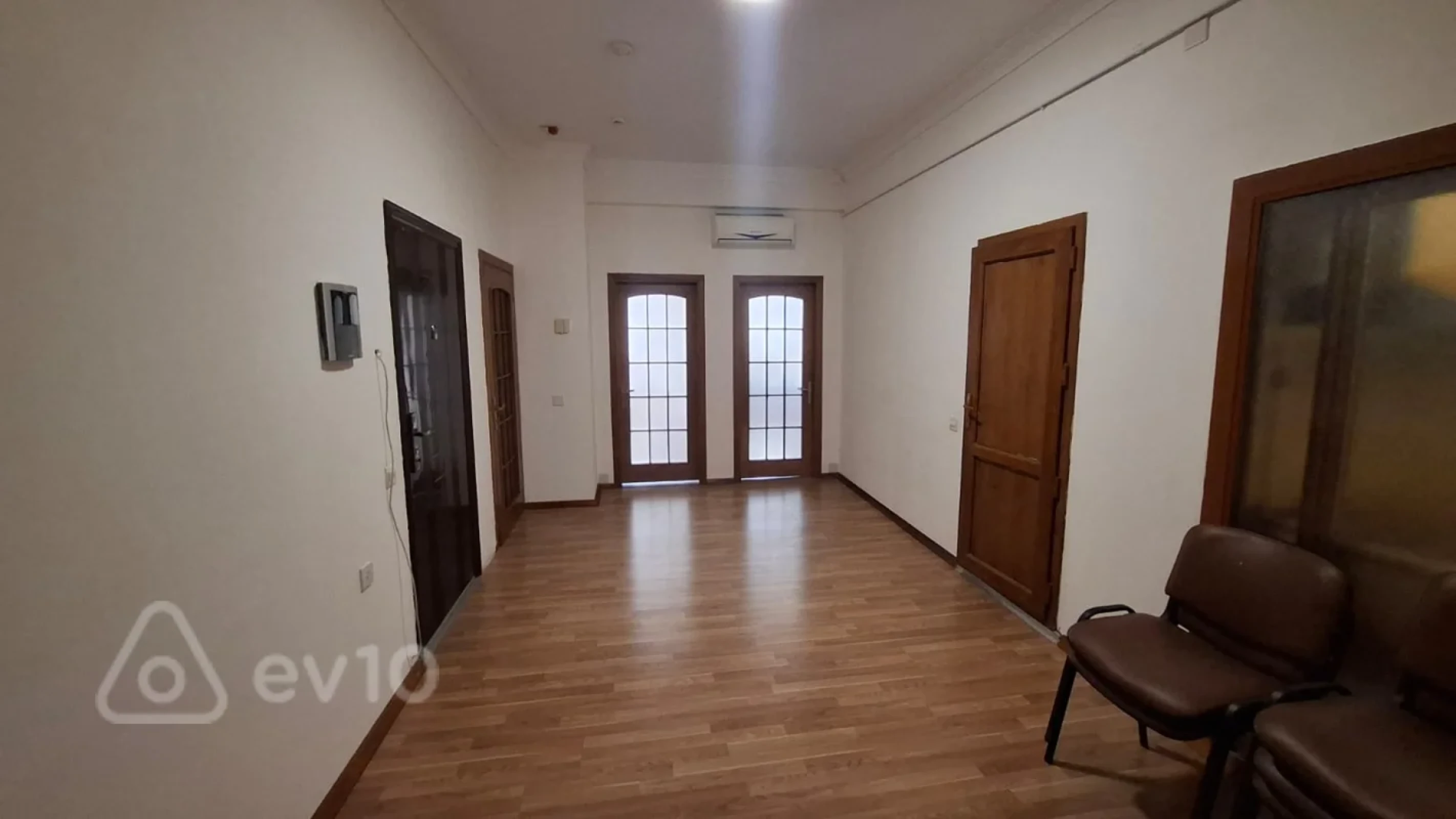 Kirayə verilir 5 otaqlı ofis 240 m²