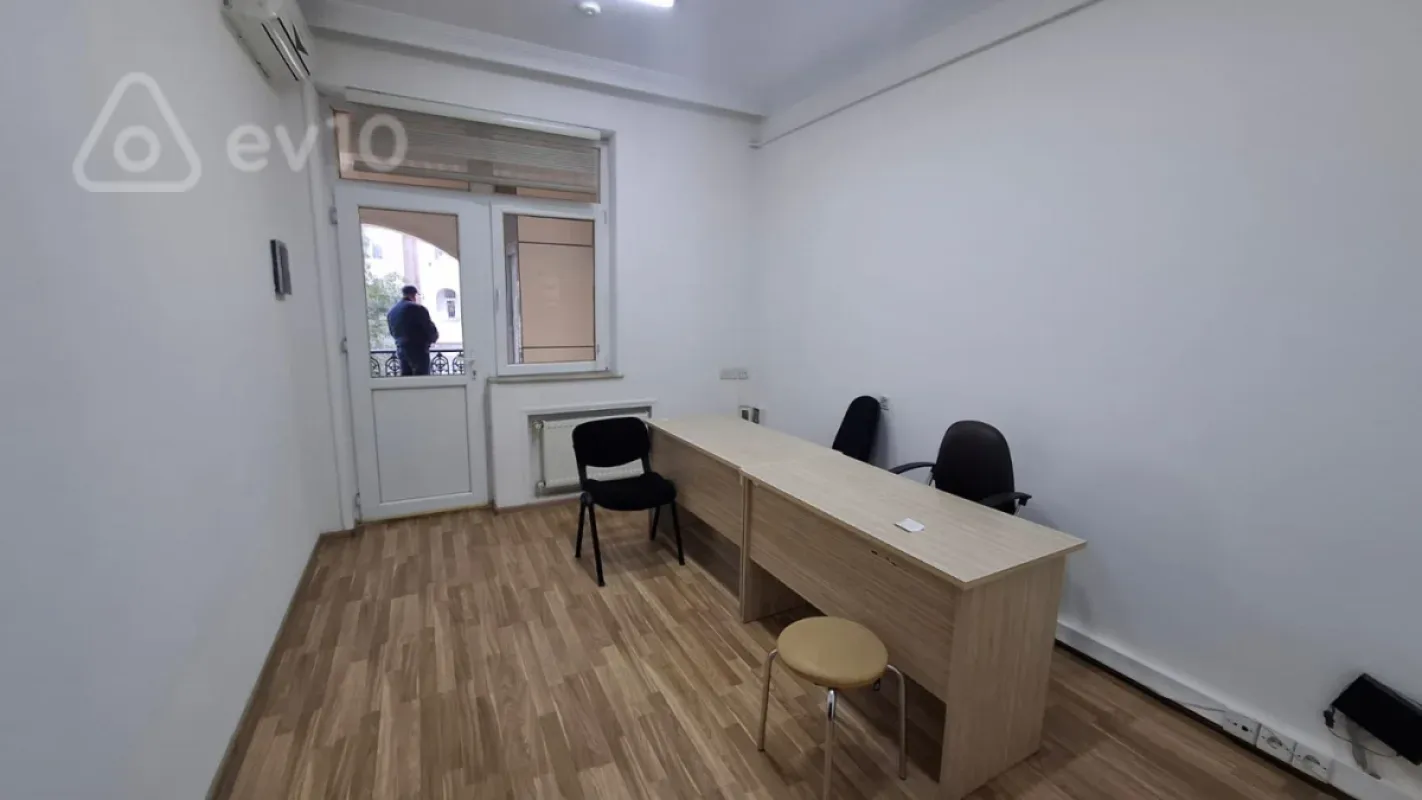 Kirayə verilir 5 otaqlı ofis 240 m²