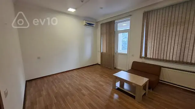 Kirayə verilir 5 otaqlı ofis 240 m²