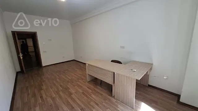 Kirayə verilir 5 otaqlı ofis 240 m²