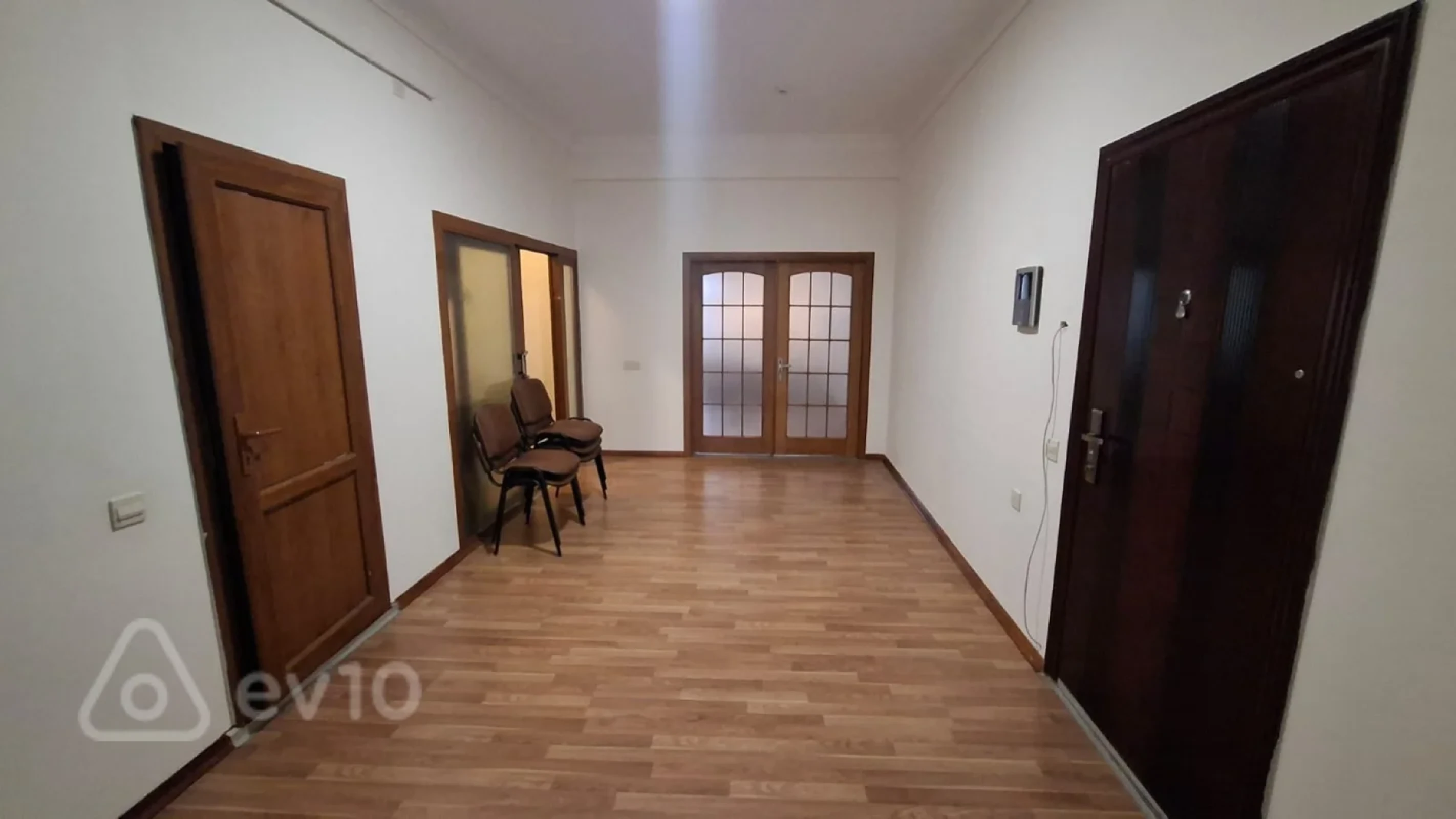 Kirayə verilir 5 otaqlı ofis 240 m²