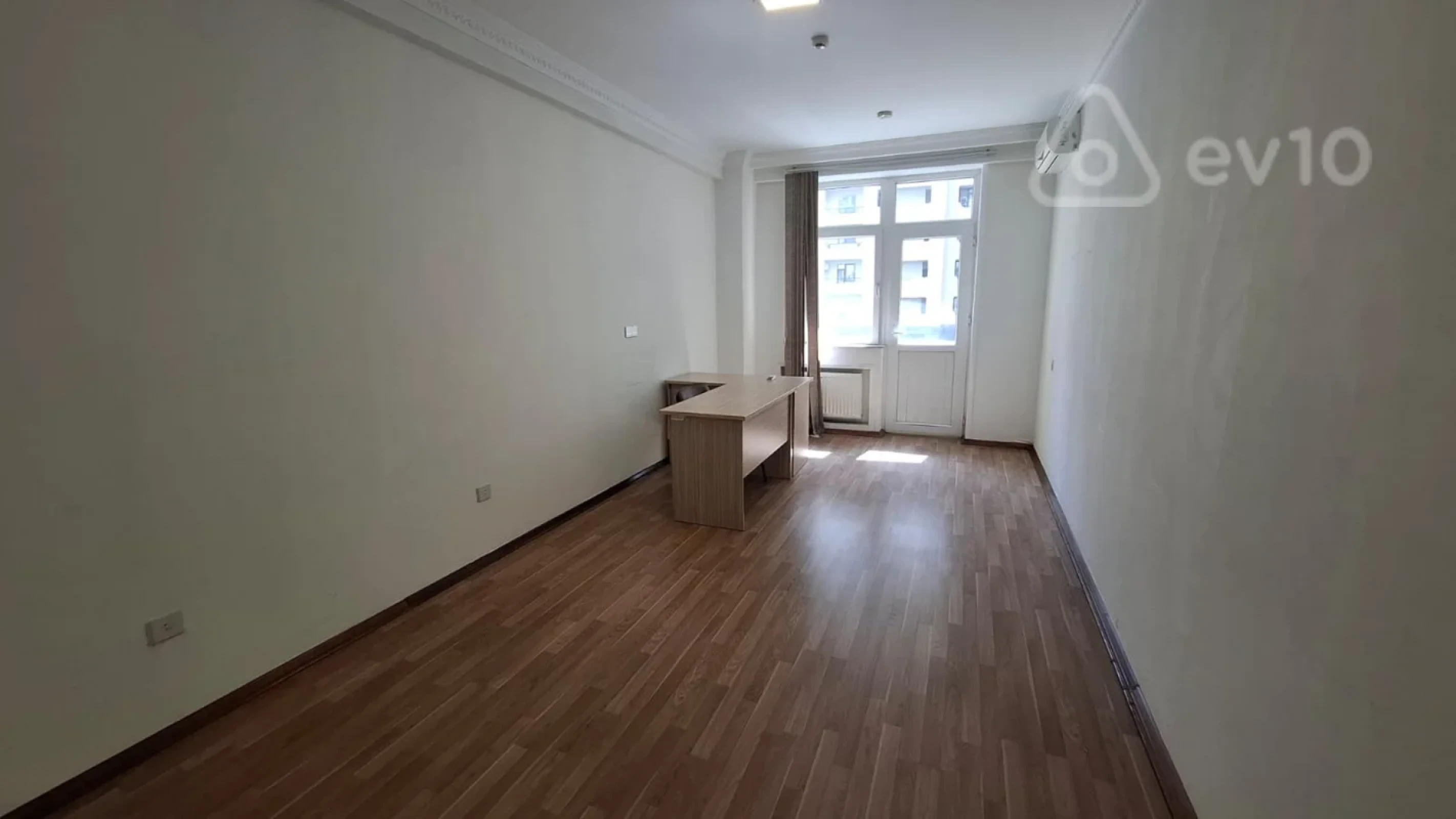 Kirayə verilir 5 otaqlı ofis 240 m²