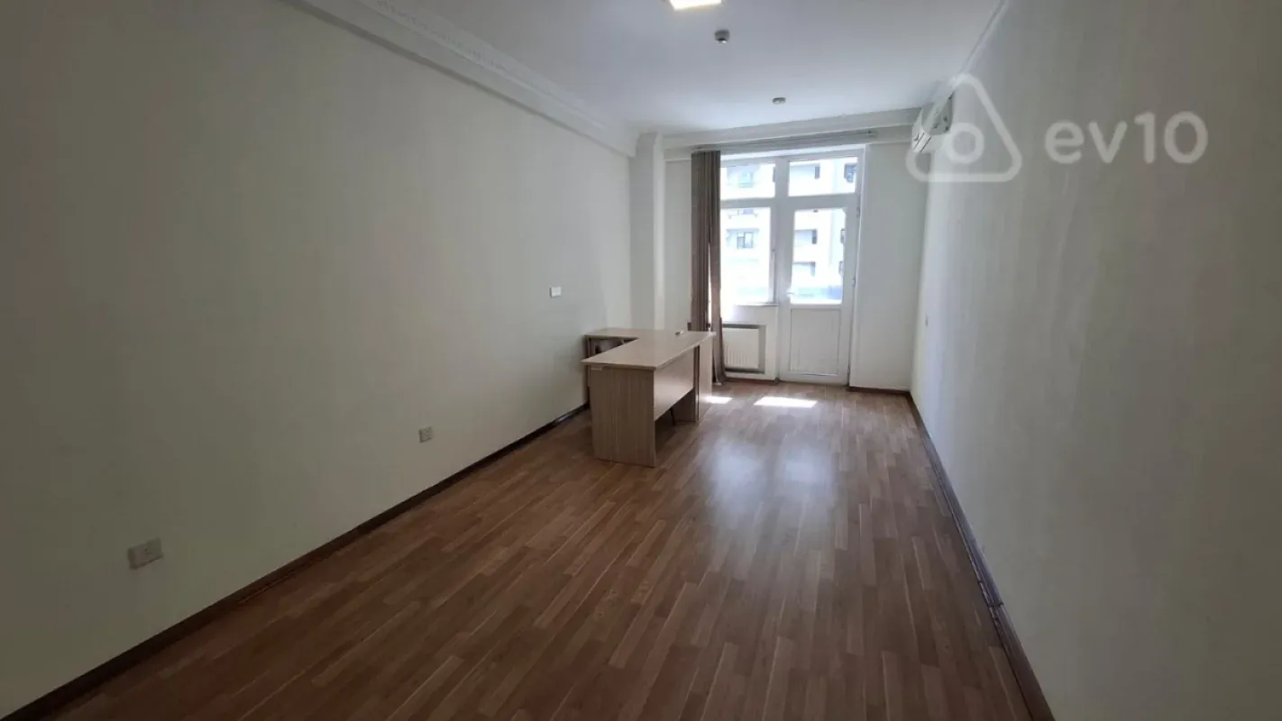Kirayə verilir 5 otaqlı ofis 240 m²