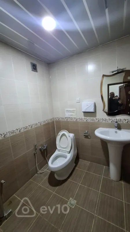 Kirayə verilir 5 otaqlı ofis 240 m²