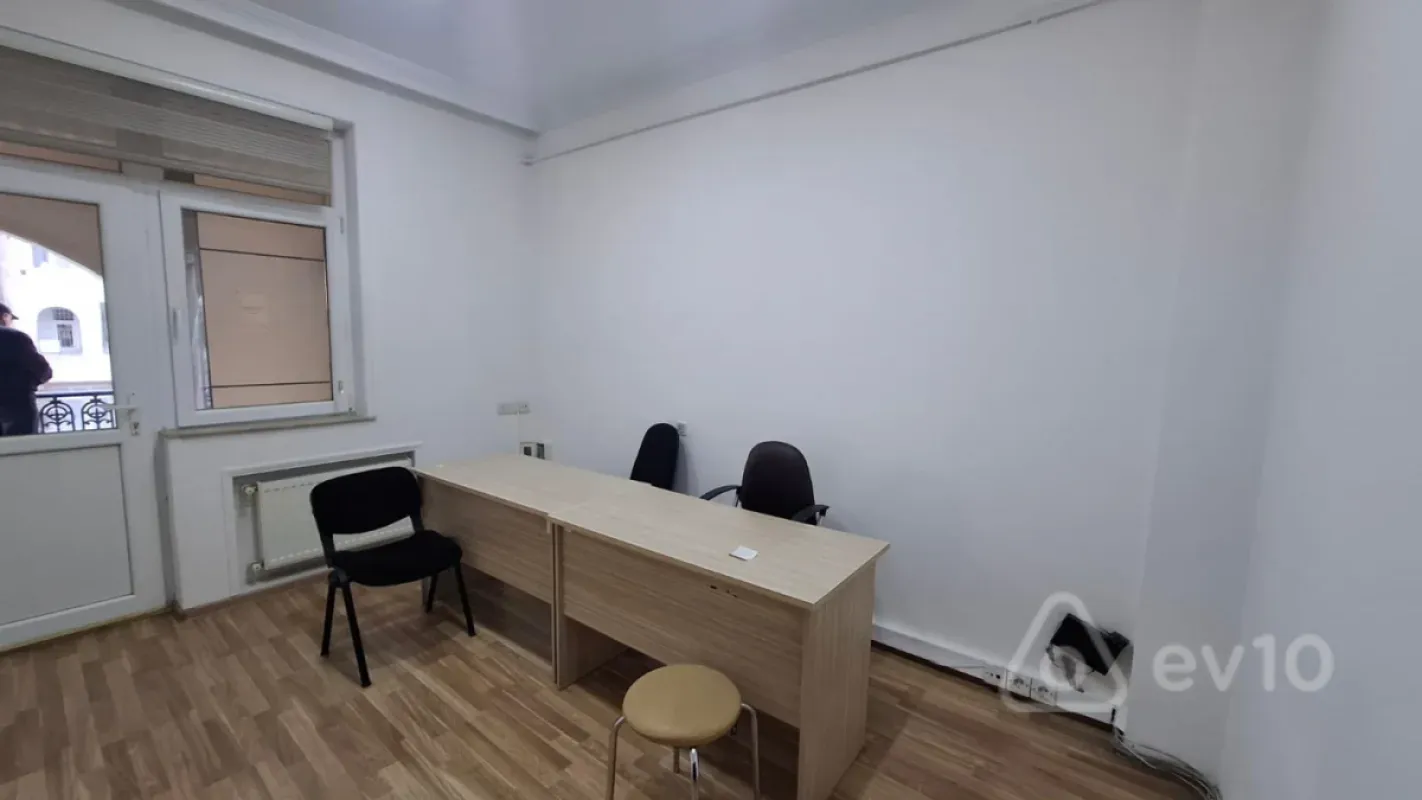 Kirayə verilir 5 otaqlı ofis 240 m²