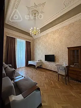 Kirayə verilir 3 otaqlı köhnə tikili 95 m²