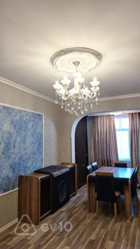 Satılır 2 otaqlı köhnə tikili 55 m²