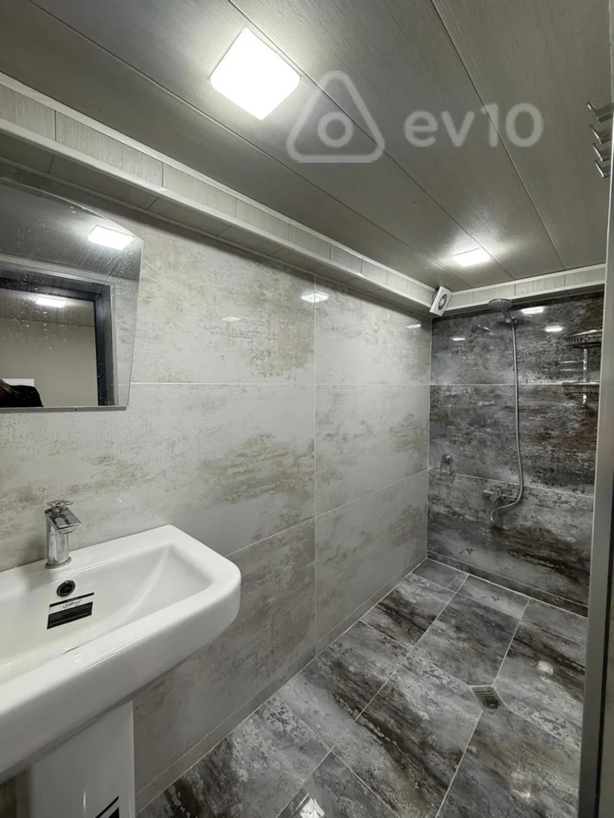 Kirayə verilir 1 otaqlı yeni tikili 45 m²