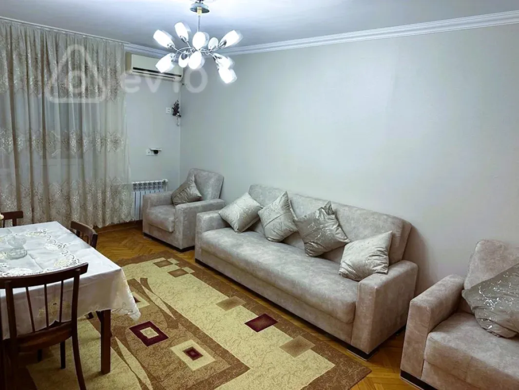 Kirayə verilir 2 otaqlı köhnə tikili 60 m²