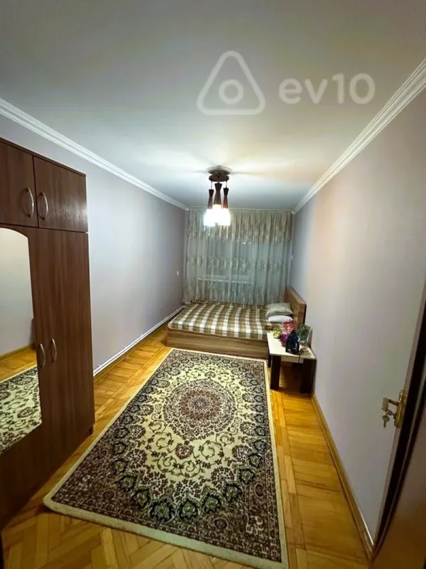 Kirayə verilir 2 otaqlı köhnə tikili 60 m²