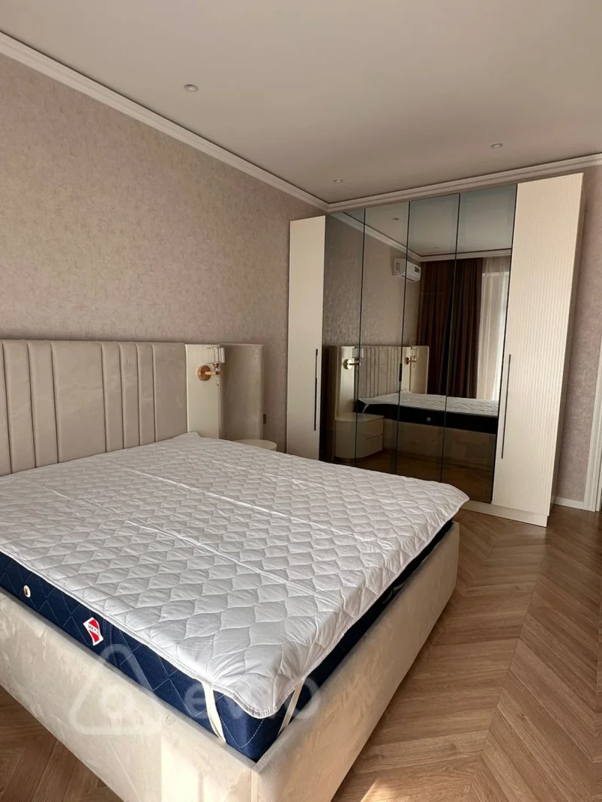 Kirayə verilir 3 otaqlı yeni tikili 148 m²