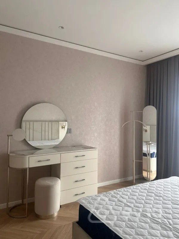 Kirayə verilir 3 otaqlı yeni tikili 148 m²