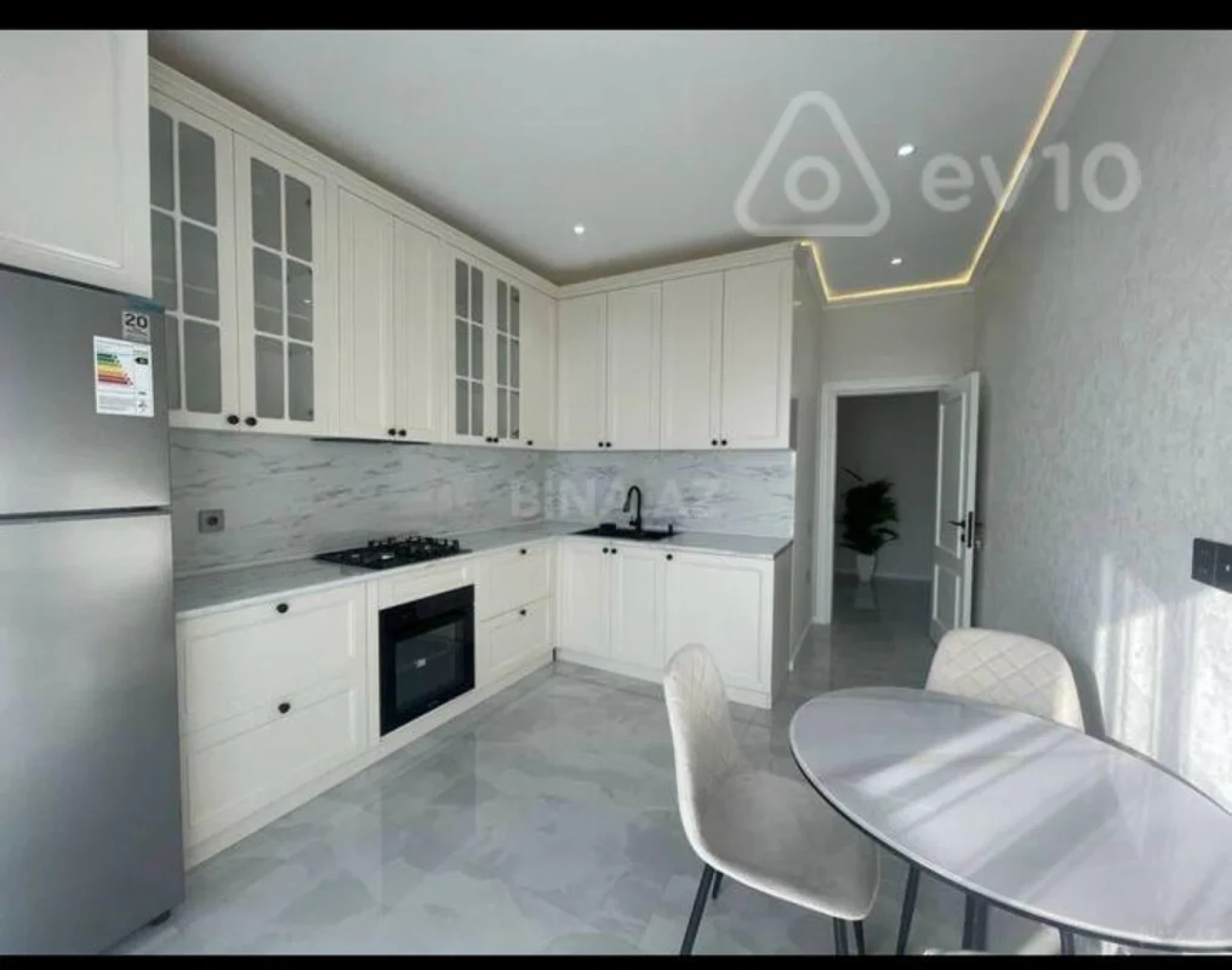 Kirayə verilir 3 otaqlı yeni tikili 148 m²