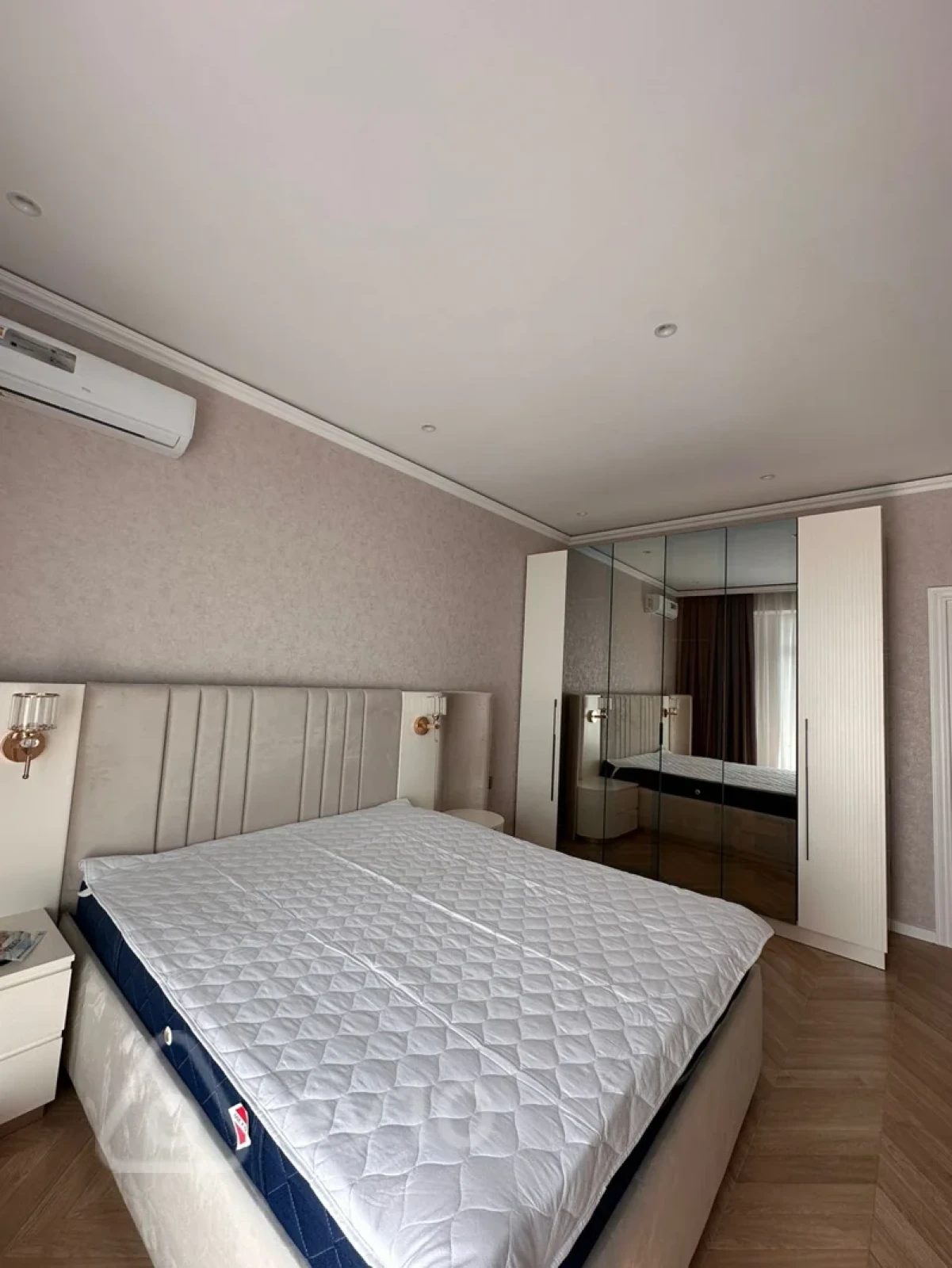 Kirayə verilir 3 otaqlı yeni tikili 148 m²