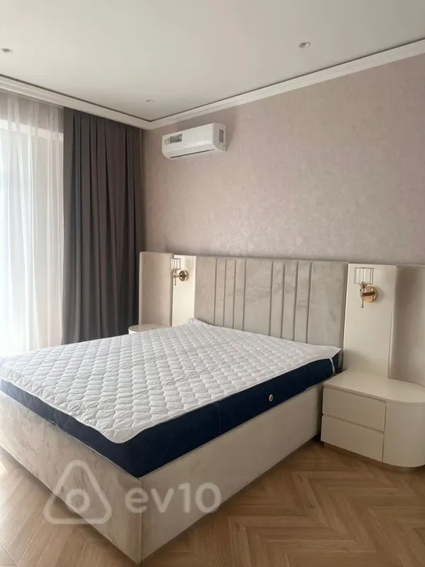 Kirayə verilir 3 otaqlı yeni tikili 148 m²
