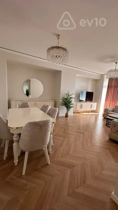 Kirayə verilir 3 otaqlı yeni tikili 148 m²