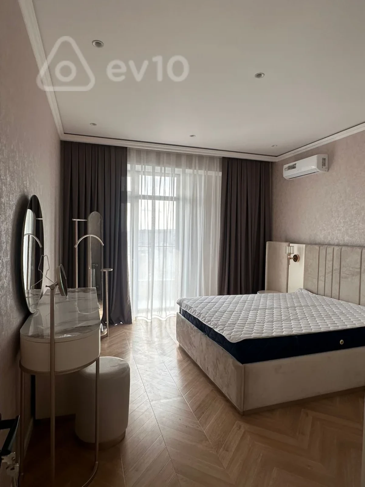 Kirayə verilir 3 otaqlı yeni tikili 148 m²