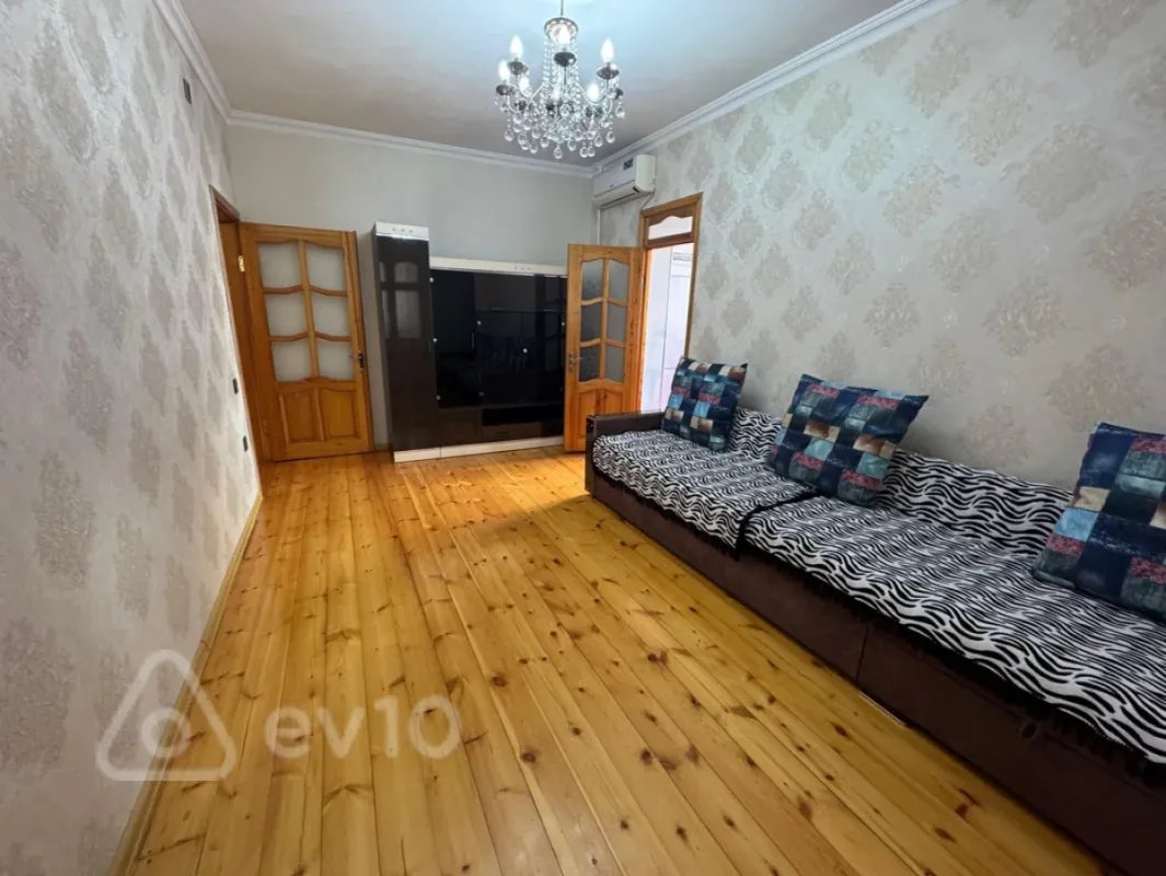 Kirayə verilir 3 otaqlı köhnə tikili 65 m²