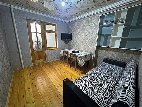 Kirayə verilir 3 otaqlı köhnə tikili 65 m²