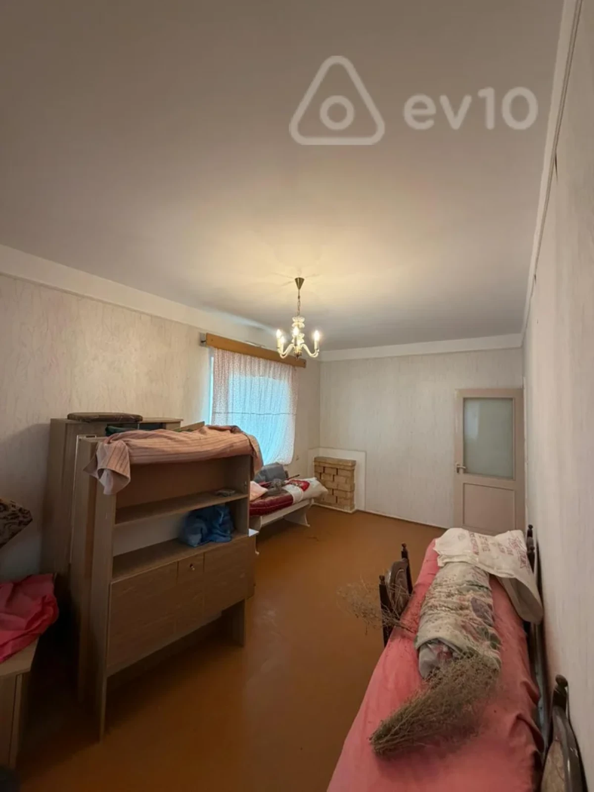 Satılır 4 otaqlı köhnə tikili 100 m²