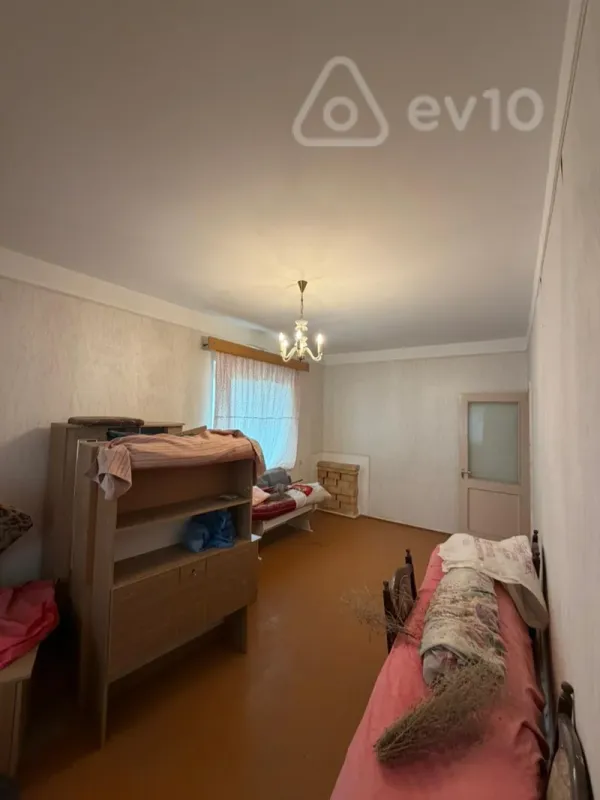 Satılır 4 otaqlı köhnə tikili 100 m²