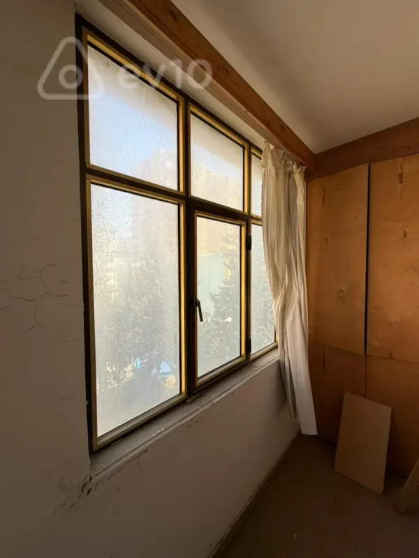 Satılır 4 otaqlı köhnə tikili 100 m²