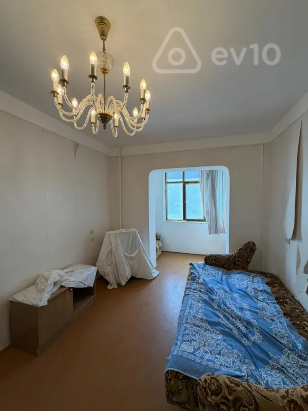 Satılır 4 otaqlı köhnə tikili 100 m²