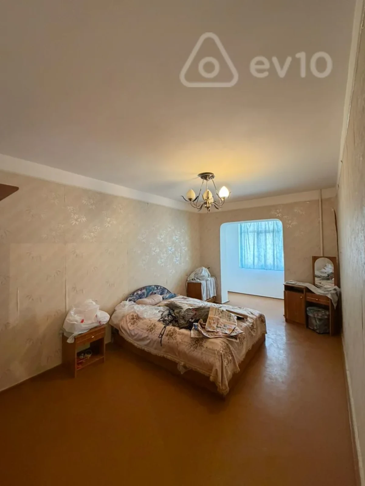 Satılır 4 otaqlı köhnə tikili 100 m²