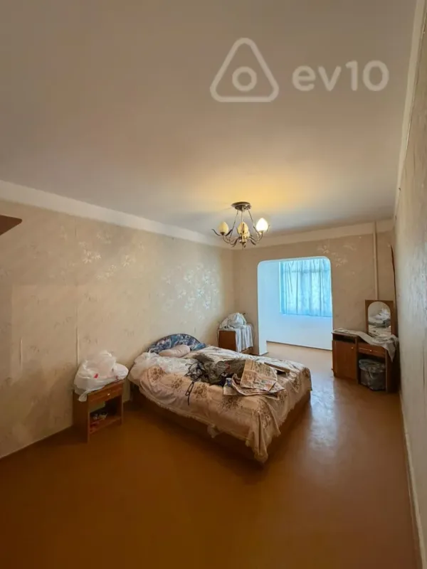 Satılır 4 otaqlı köhnə tikili 100 m²